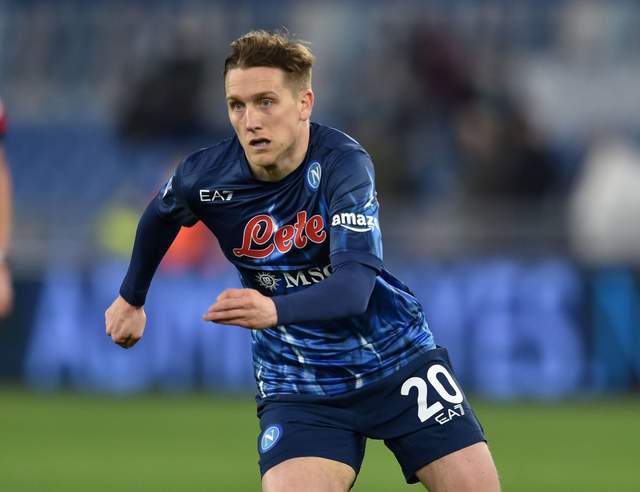 lol竞猜下注 -那不勒斯迎法甲关键赛，赛后主帅复盘，引发热议，团队化学反应显著 